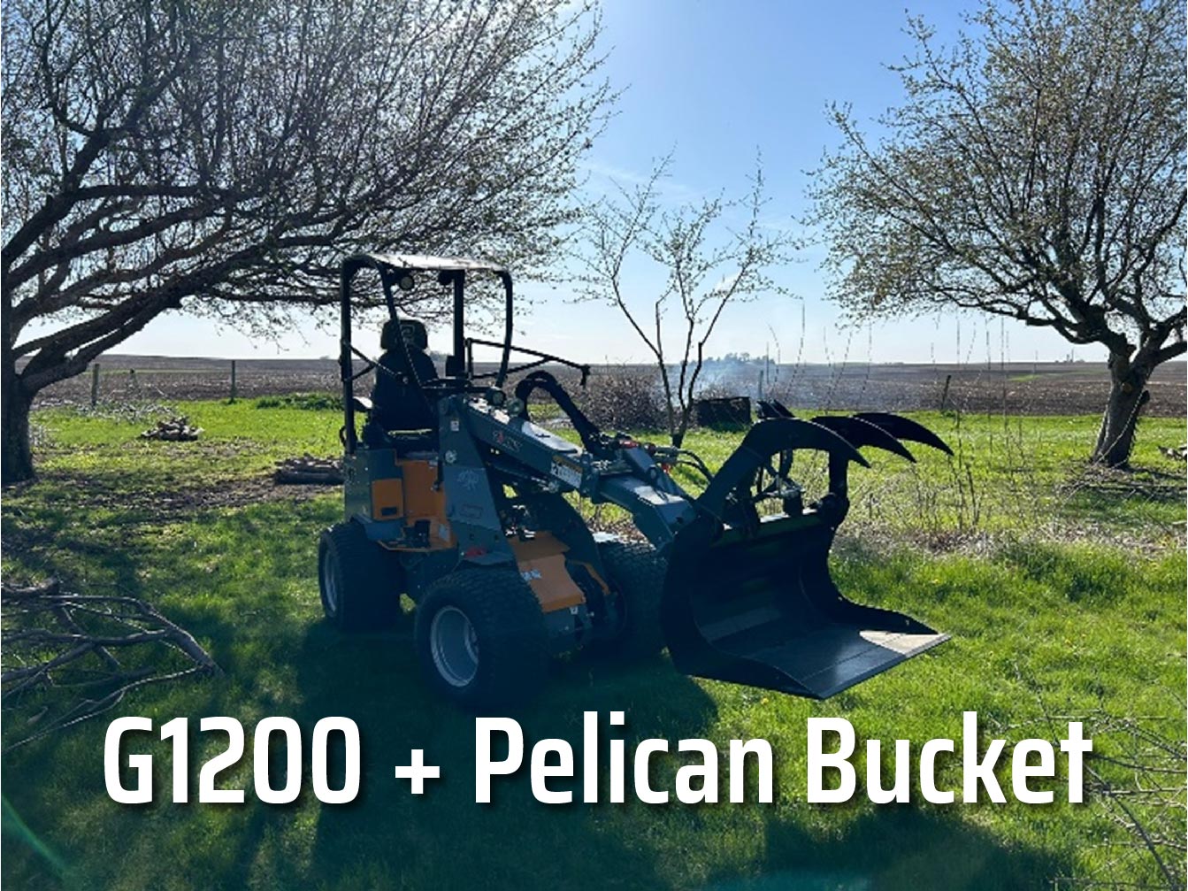 G1200 + Pelican Bucket<br />
Small Tractor Outdoors 