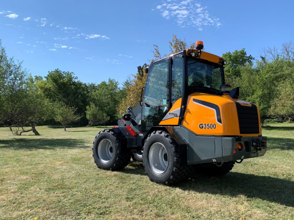 Giant G3500s With Cabs Hit Us Ground Giant Loaders